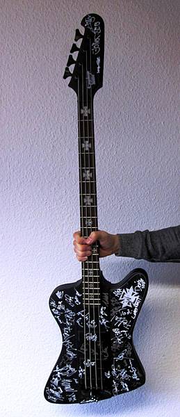 NikkiSixxSignedBassWOA