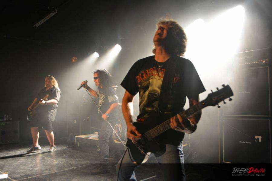 Now-Or-Never-stage