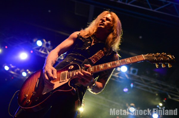 FrontiersRock-2015-BurningRain-4