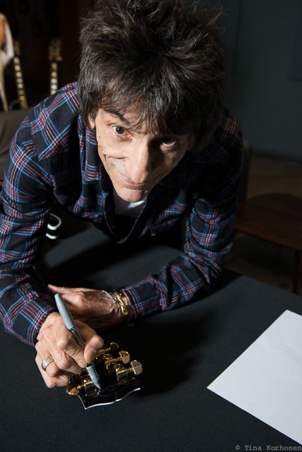 RonWood-Gibson-Signature-guitar2