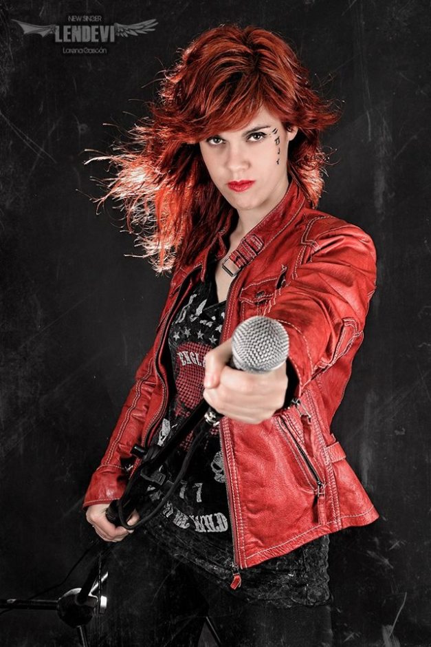 (Lorena Gascón, new vocalist of the band)