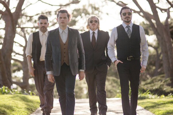 RivalSons-2015