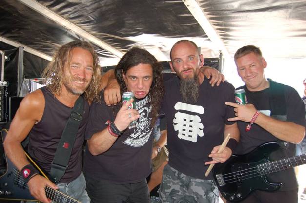 Comments Tankard: "happy birthday Gerd Lücking and thanks again for replacing our ill drummer Olaf for the two shows at the Summer Breeze Festival last thursday and at Motocultor Festival in St.Nolff, France today!!!"