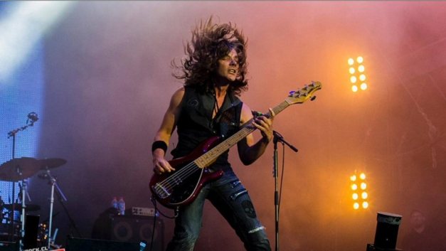 KevinChown-Tarja-bassist