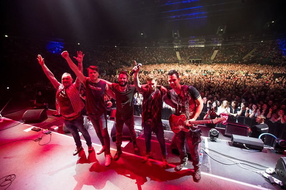 StrayTrain-Russia-stage