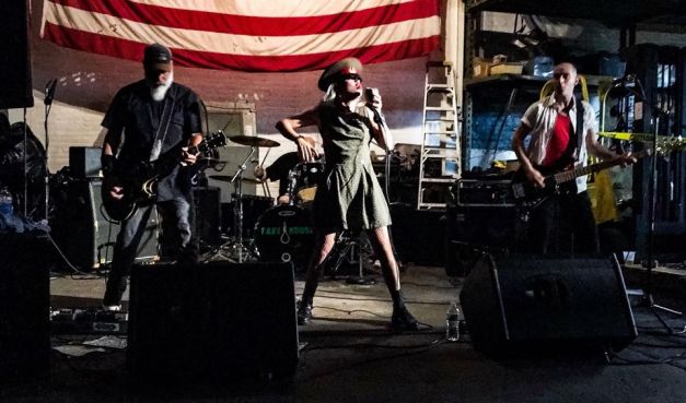 TheEndAD-promo-2018-stage