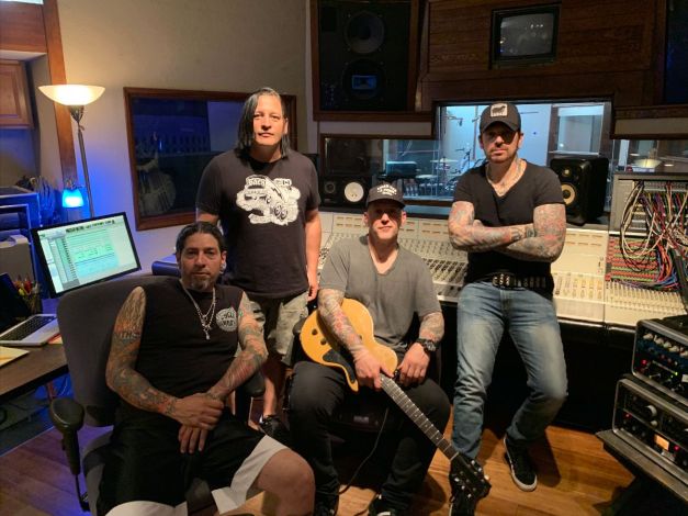 RickyWarwick-studio
