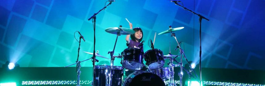 WatchDaveGrohlSurpriseNine-Year-OldDrumVirtuosoonEllen