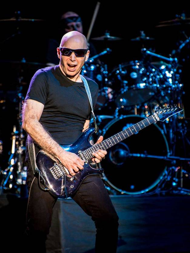 Joe-Satriani-by-Laurence-Harvey