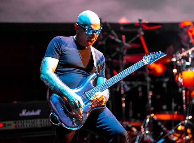Joe-Satriani_by_Richard-Bolwell