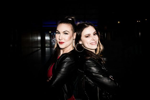 AMARANTHE-BEYOND-THE-BLACK-frontladies