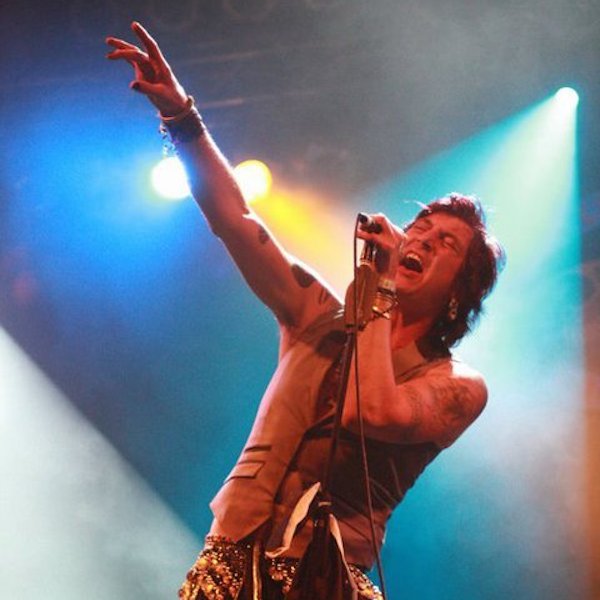 GYPSY-PISTOLEROS-stage